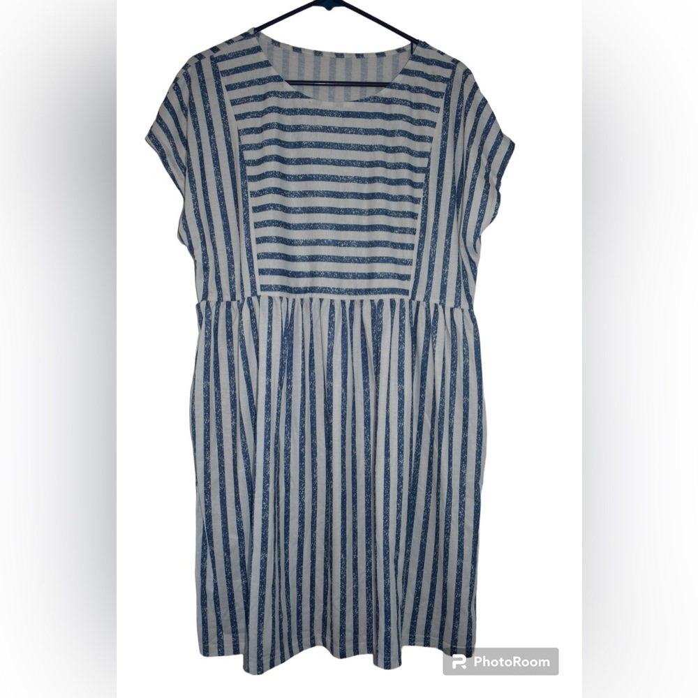 Women’s white & blue striped dress with pockets size measurements in description - Picture 1 of 3